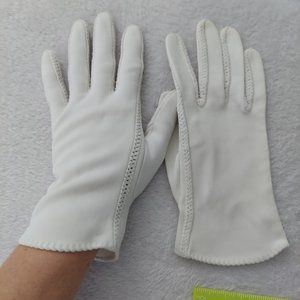 Vintage Women's Car Gloves with Decorative Stitching, White